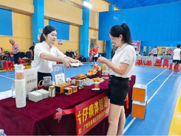 12 片仔癀體驗(yàn)館廣州南站店助力的2023年東莞南安商會(huì)羽毛球邀請賽順利開展569.png
