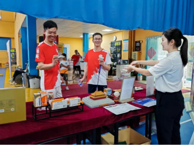 12 片仔癀體驗(yàn)館廣州南站店助力的2023年東莞南安商會(huì)羽毛球邀請賽順利開展567.png